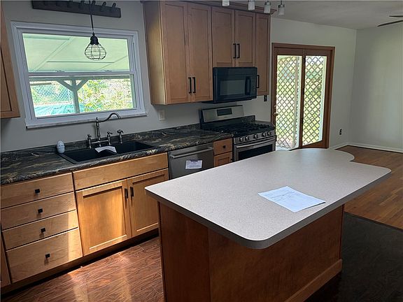 3rd image of 125 Srader Grove Rd