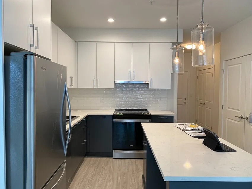2 bed, 811 sqft, $2,350 — Photo 2