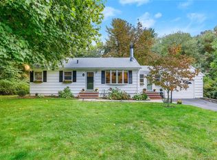 19 Putting Green Rd, Fairfield, CT 06825