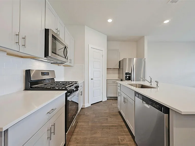 313 Merriman Rd — Photo 6