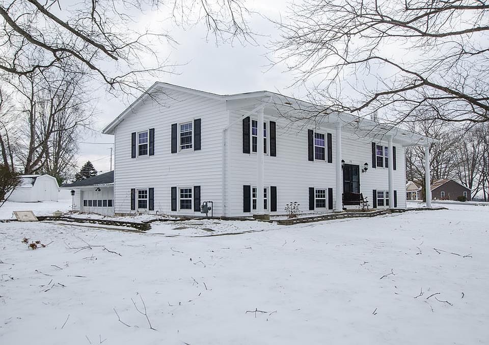 1st image of 779 Walnut Dr N