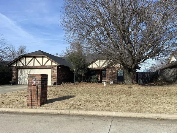 10517 Honeysuckle Ln, Midwest City, OK 73130