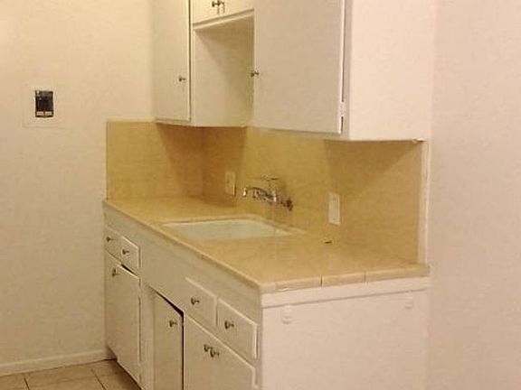 2nd image of 424 E Pine St #5