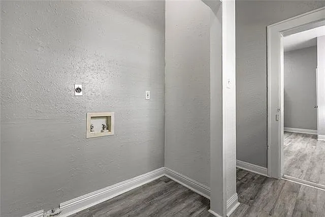 2411 S Saratoga St — Photo 7