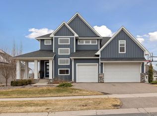 845 Juniper Cir N, Lake Elmo, MN 55042