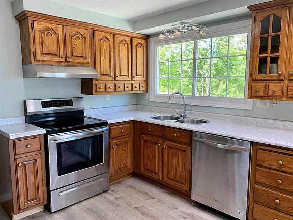 3rd image of 1721 Waushara Dr