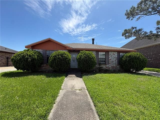 1st image of 11110 Parkwood Ct S
