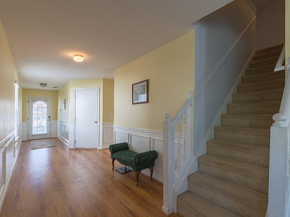 4th image of 412 Hidden Creek Ct