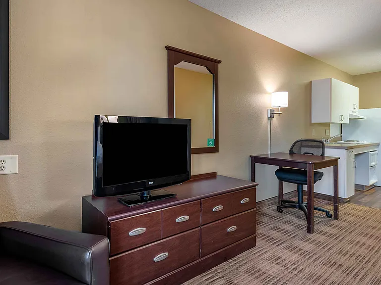 Studio Suite - 1 Queen Bed