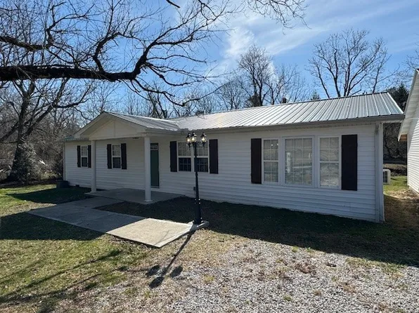 132 5th St, Tracy City, TN 37387