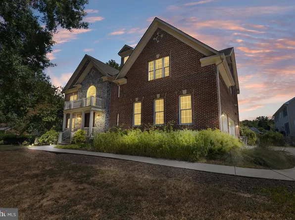 8813 Oak Leaf Dr, Alexandria, VA 22309