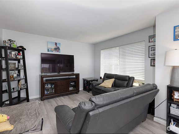 4th image of 406 Orting Avenue NW