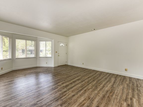 5th image of 523 Scripps Dr