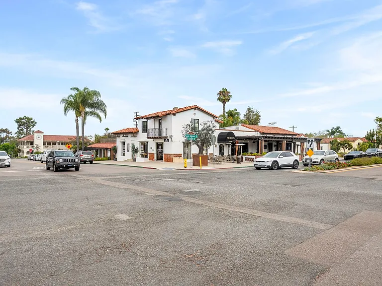 Paseo Delicias Commercial — Photo 20