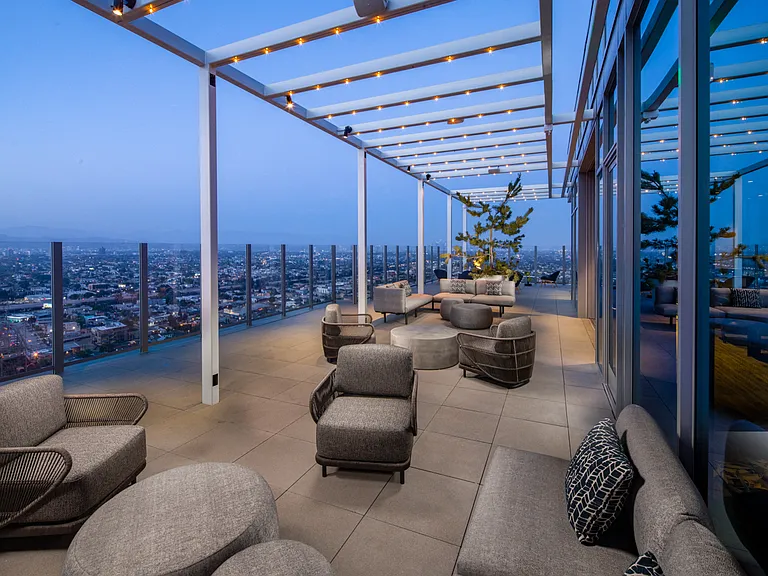 ARQ — Photo 30