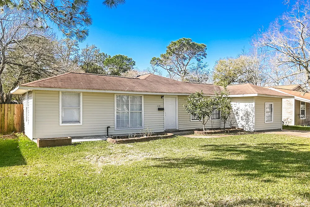 4 bed, 2.0 bath, 1400 sqft, $1,640 — Photo 3