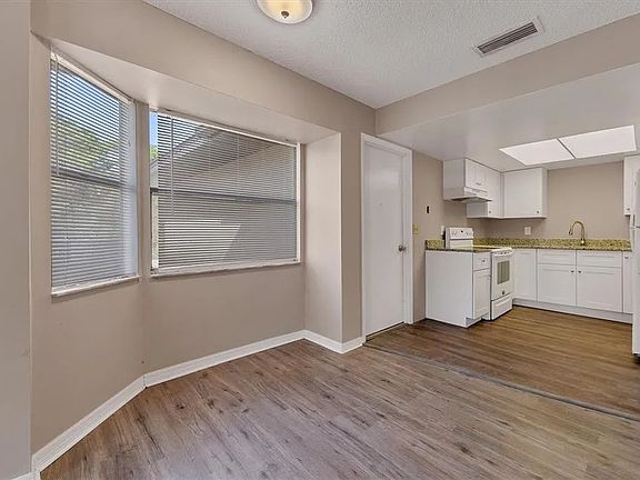 5th image of 15547 Chamberlain Blvd #B