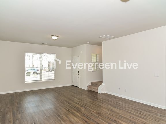 3rd image of 955 Hamilton Cross Dr