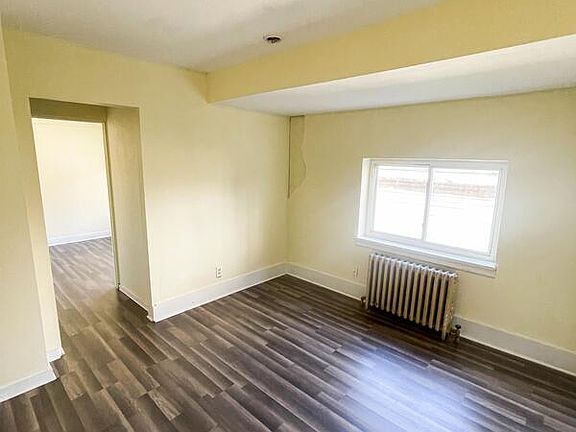 2nd image of 3500 Elm St Unit 4