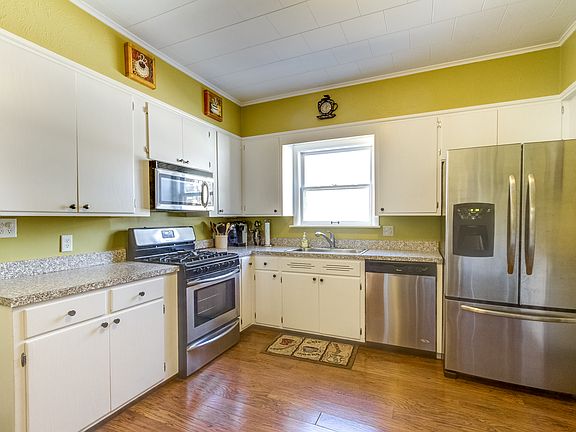 5th image of 229 E Lincoln Ave