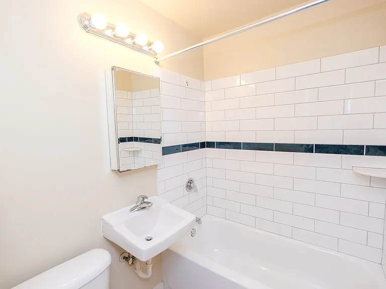 Minnehaha Apartments — Photo 27