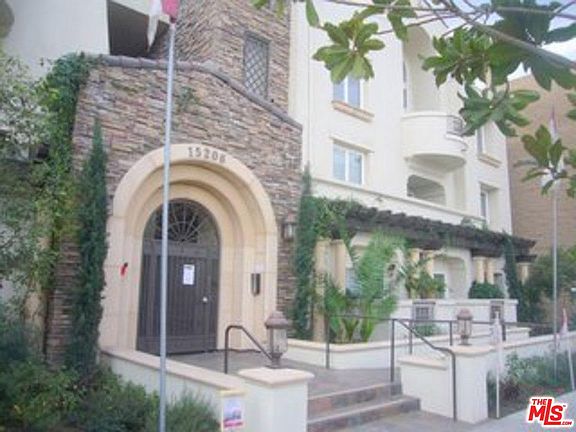 3rd image of 15206 Burbank Blvd APT 212