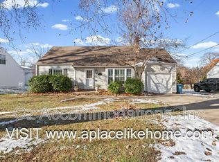 7404 Village Dr, Prairie Village, KS 66208