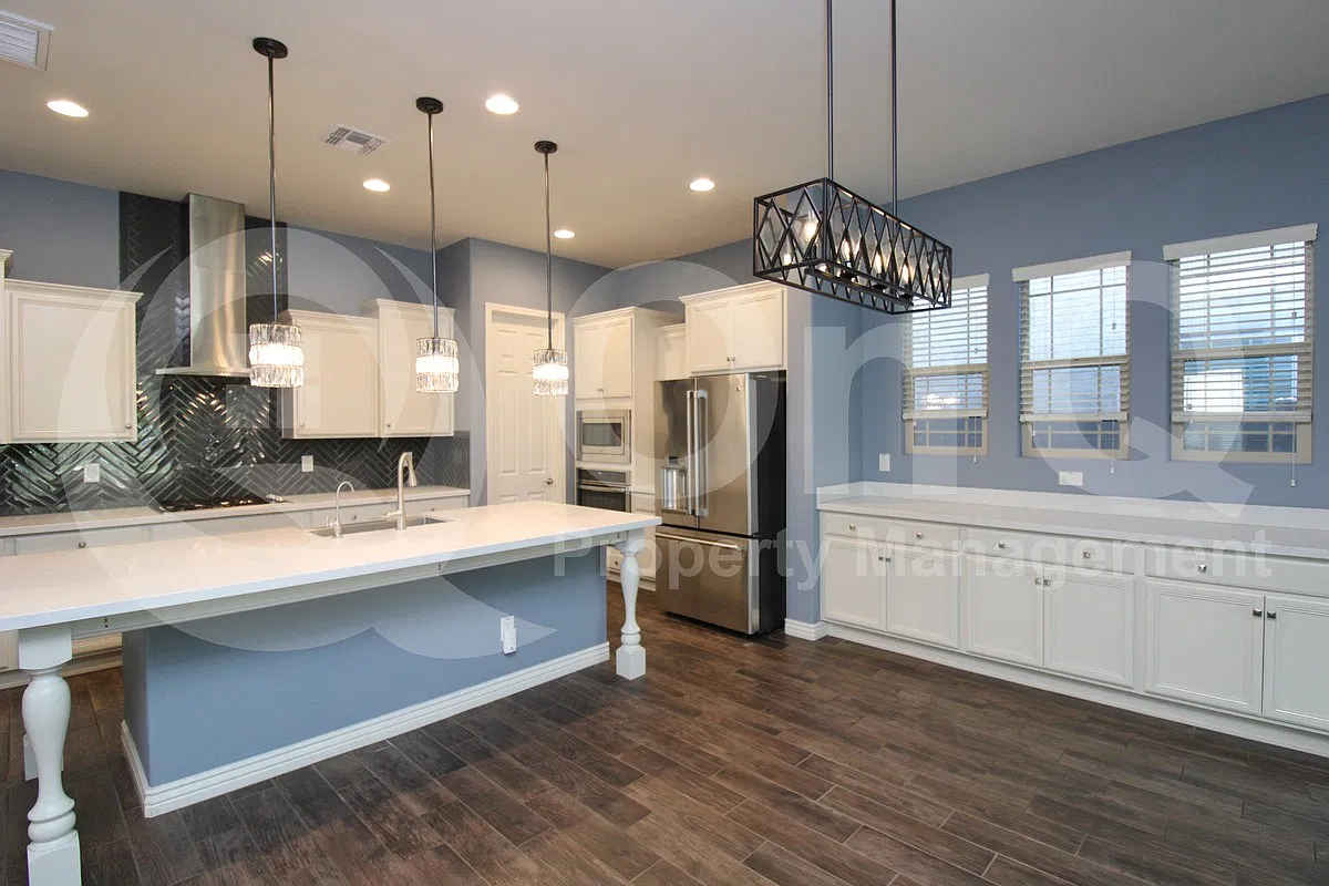 3 bed, 2.0 bath, 1981 sqft, $3,000 — Photo 4