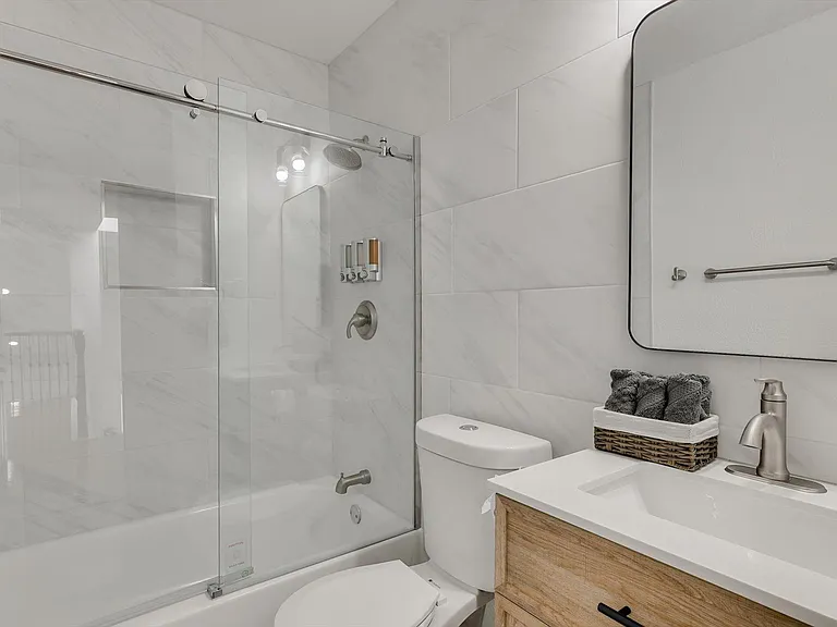 2410 Shorewood Ct — Photo 34