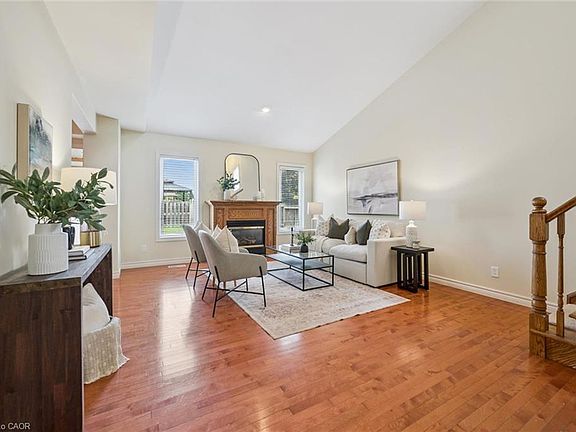 4th image of 102 Brookmead St