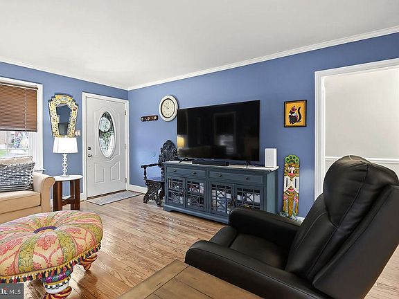 4th image of 1204 Rosedale Ave