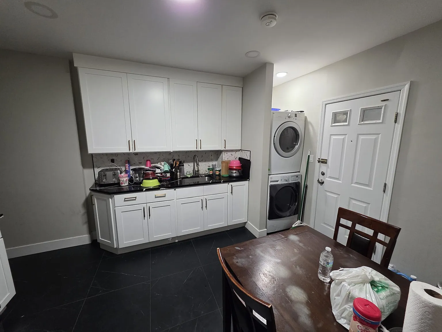 2 bed, 900 sqft, $1,949 — Photo 3