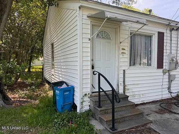 3rd image of 2403 10th St