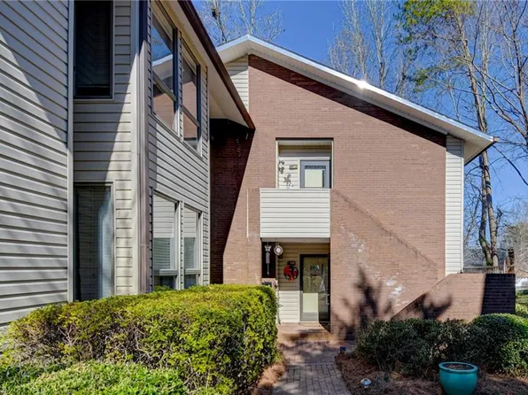 121 Forest View Dr, Winston Salem, NC 27104