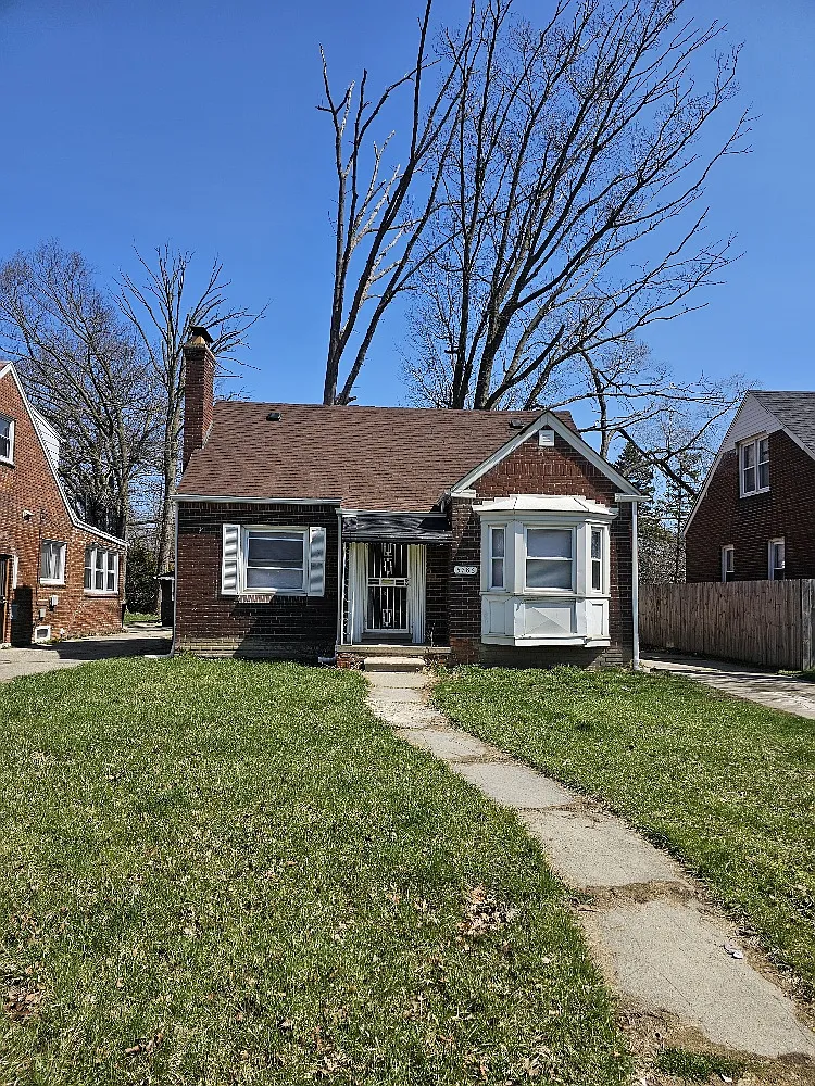 3 bed, 1.5 bath, 1200 sqft, $1,220 — Photo 1