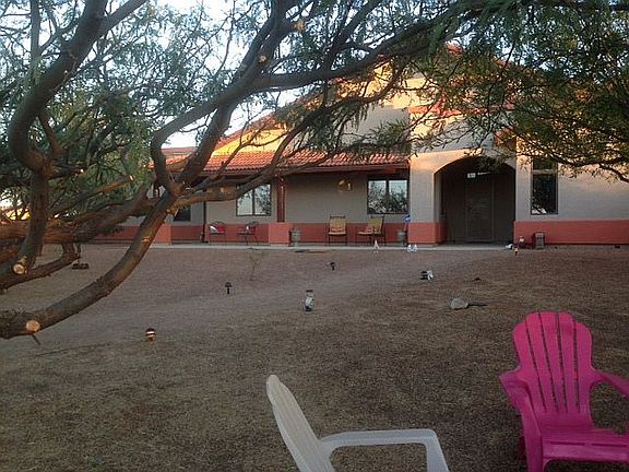 Front conversation pit