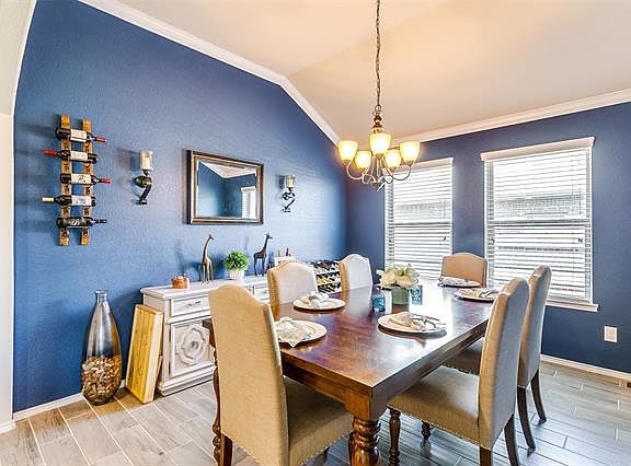 3rd image of 404 Plum Ct