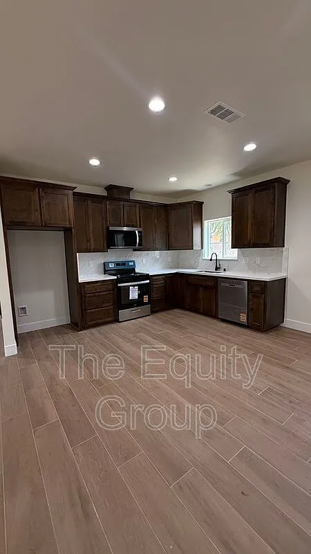 3 bed, 2.0 bath, 1321 sqft, $2,200 — Photo 3