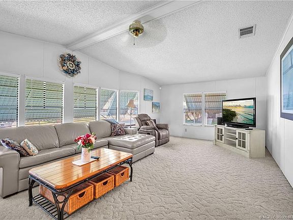 3rd image of 4676 SE Basswood Ter