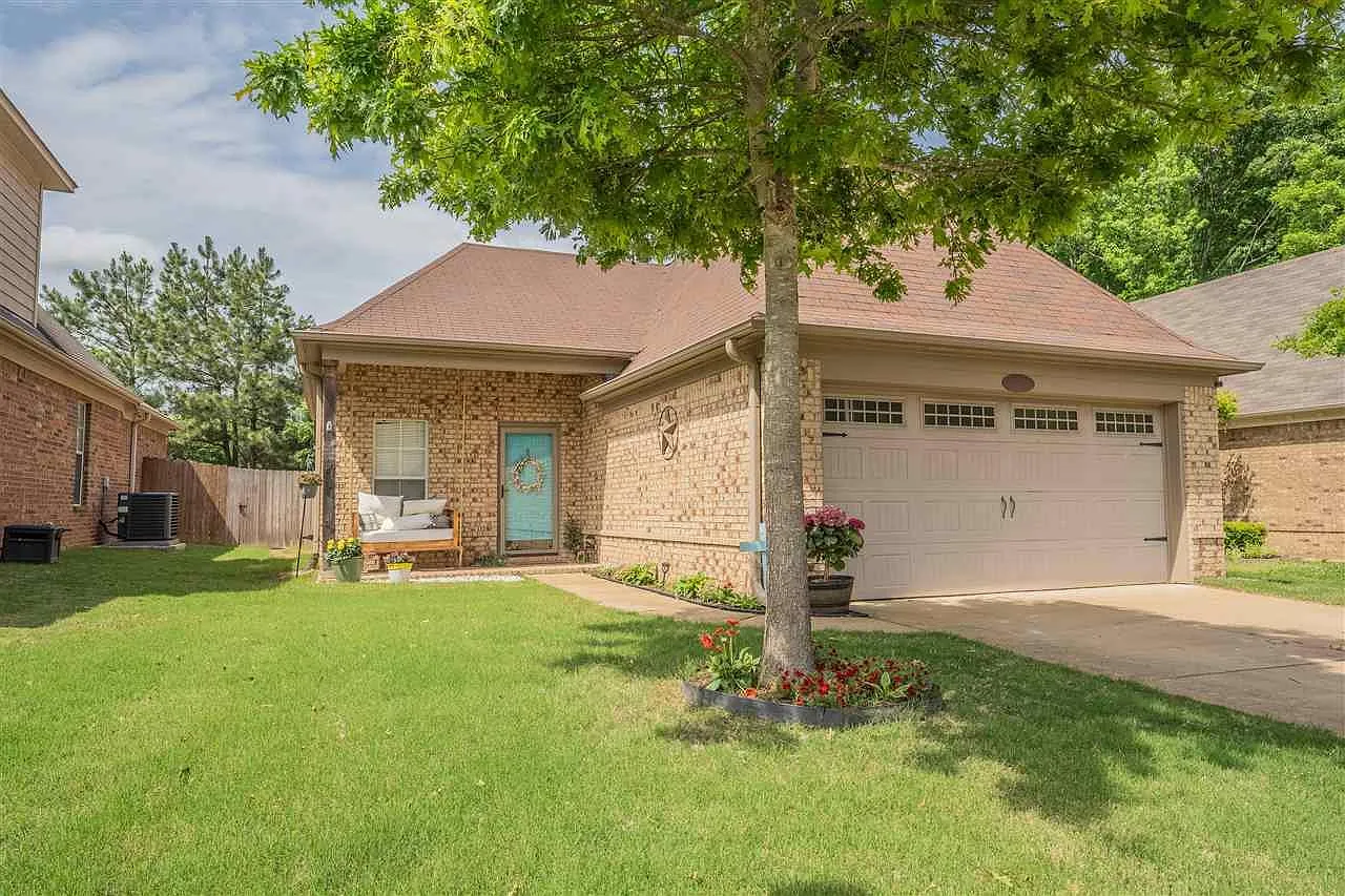 3 bed, 1350 sqft, $2,050 — Photo 2