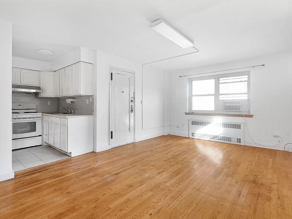 1st image of 11131 66th Ave APT 2C