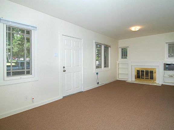 5th image of 1130 E Mountain St