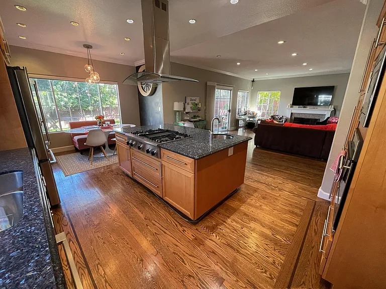1220 Balboa Ave — Photo 11