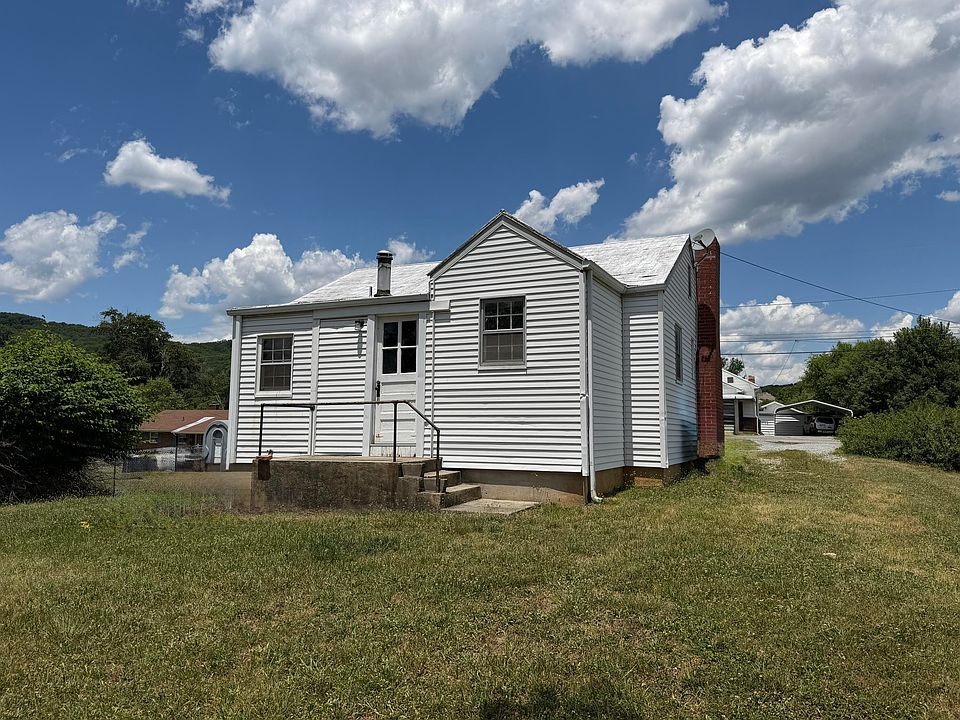 2nd image of 1213 Victory Rd SE