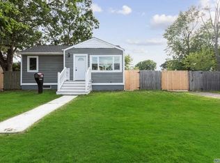 661 N Hamilton Ave, Lindenhurst, NY 11757