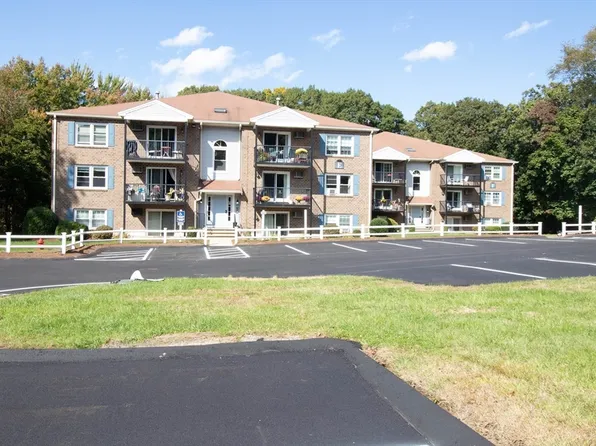610 S Franklin St APT E303, Holbrook, MA 02343