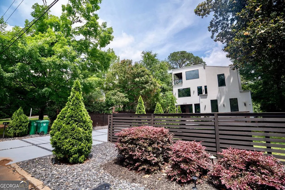 5 bed, 5.5 bath, 4405 sqft, $9,000 — Photo 3