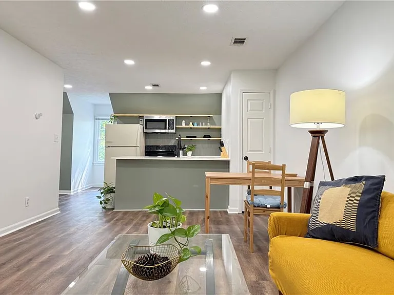 4193 N Shallowford Rd #D — Photo 6