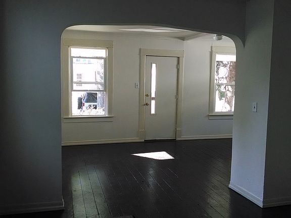 Dining room to living room