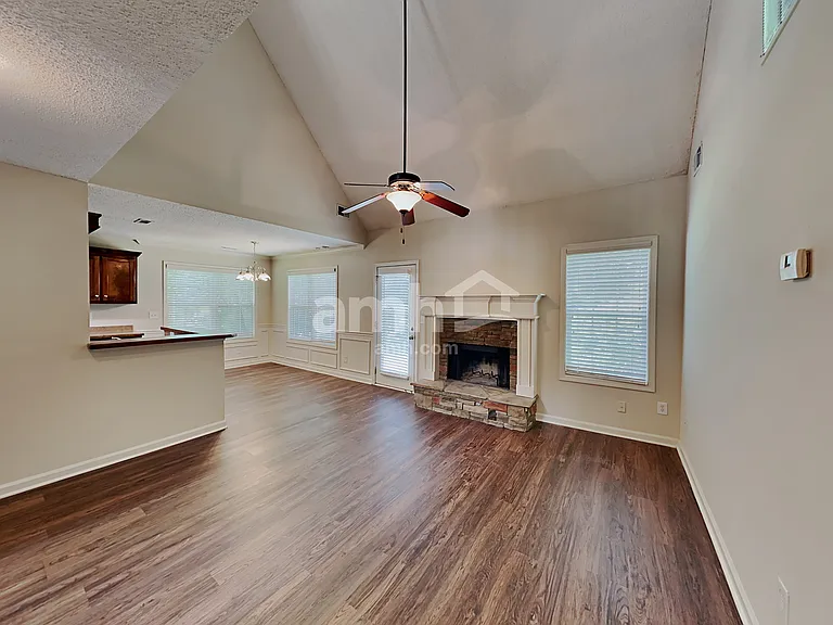 1759 Maxey Ln — Photo 8